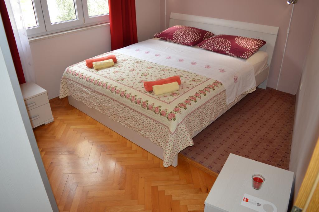 Apartment Nevena Omiš Zimmer foto