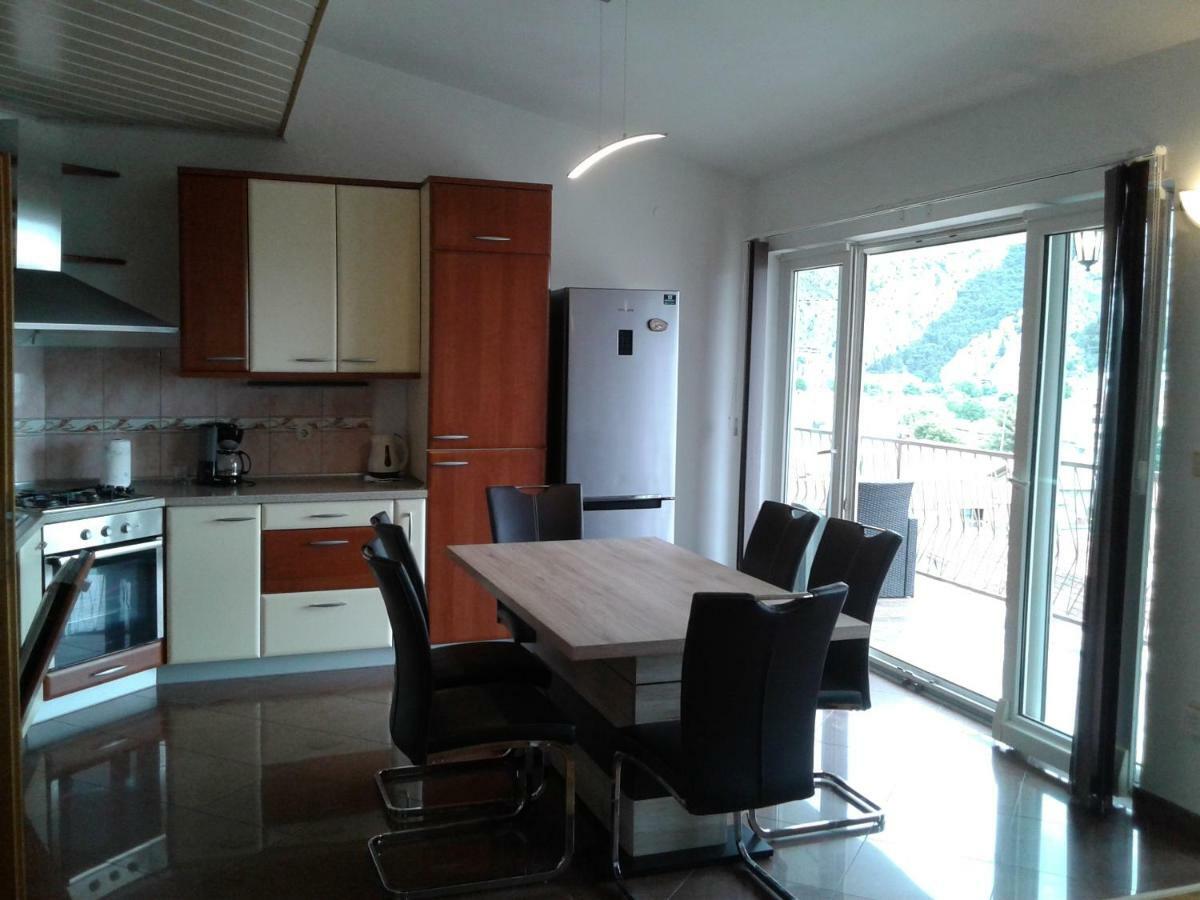 Apartment Nevena Omiš Exterior foto